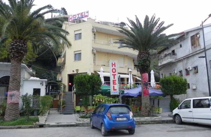 Hotel Alpine Vlorë Екстериор снимка