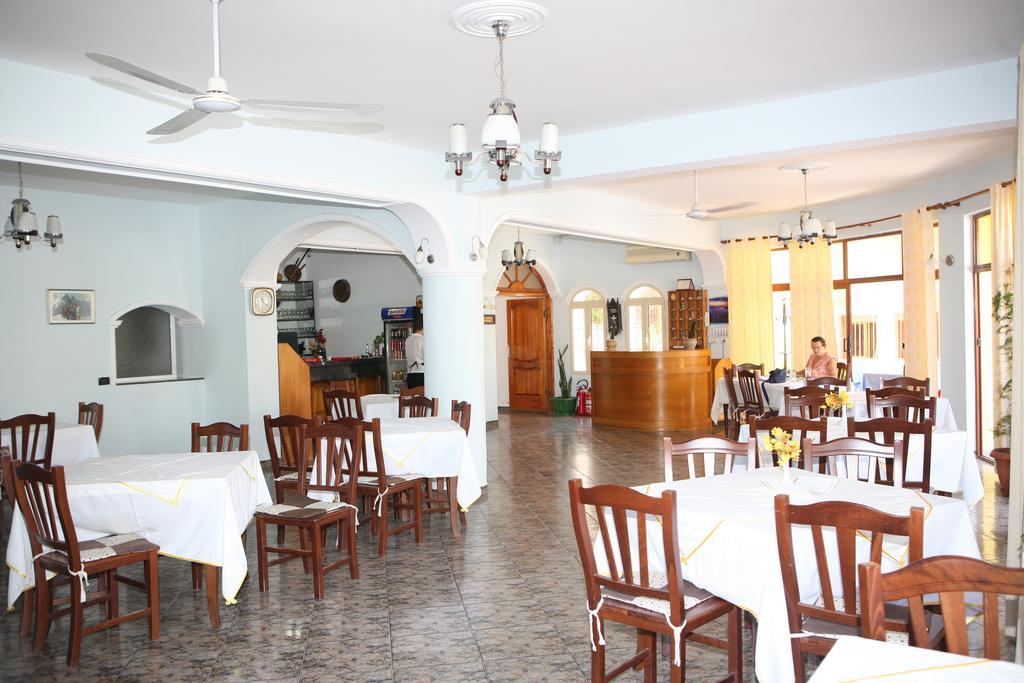 Hotel Alpine Vlorë Екстериор снимка