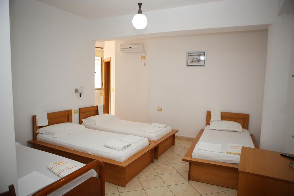 Hotel Alpine Vlorë Стая снимка