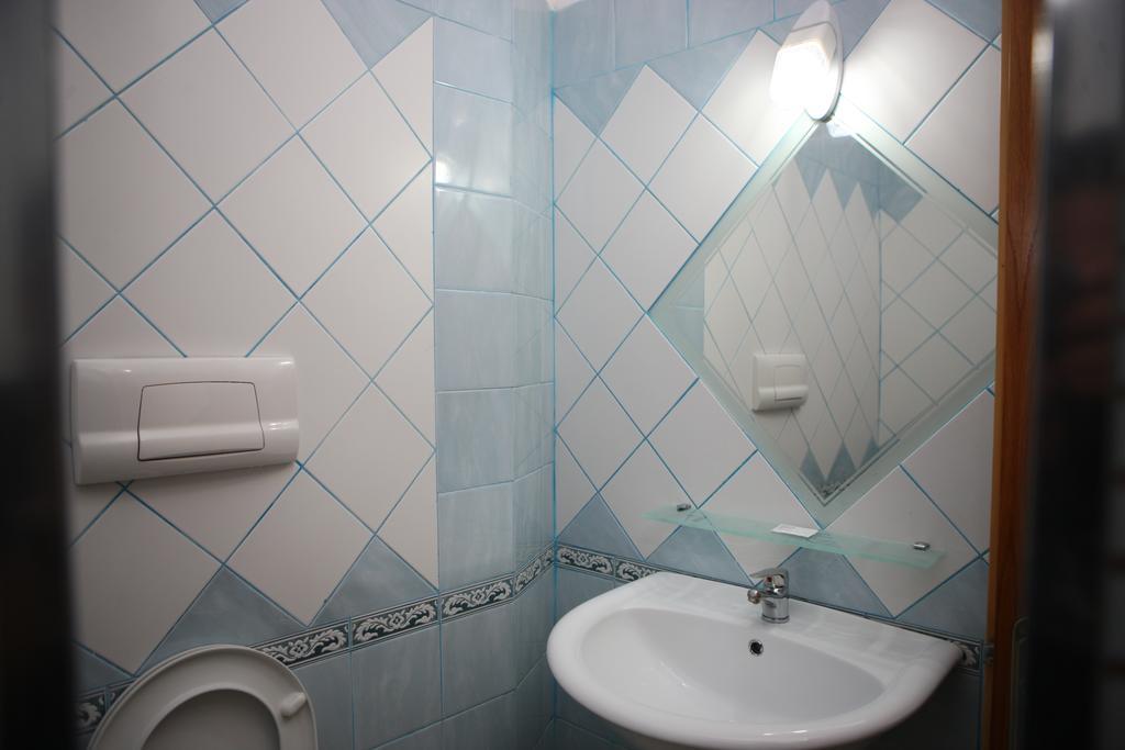 Hotel Alpine Vlorë Стая снимка