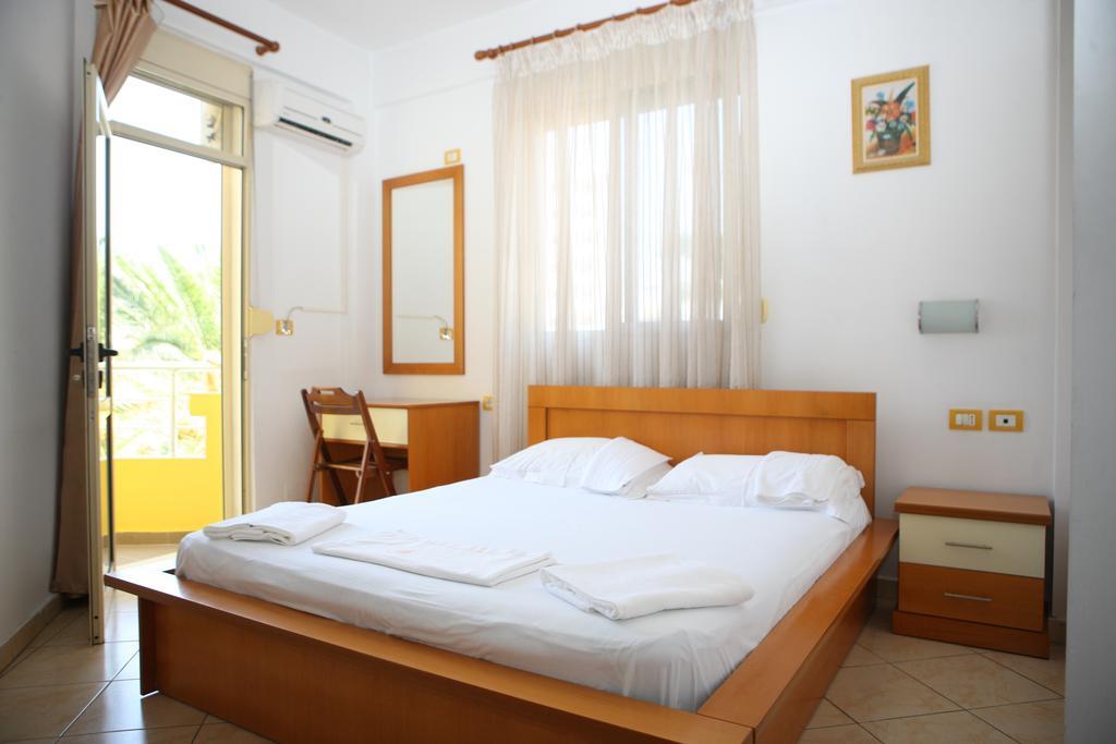Hotel Alpine Vlorë Стая снимка