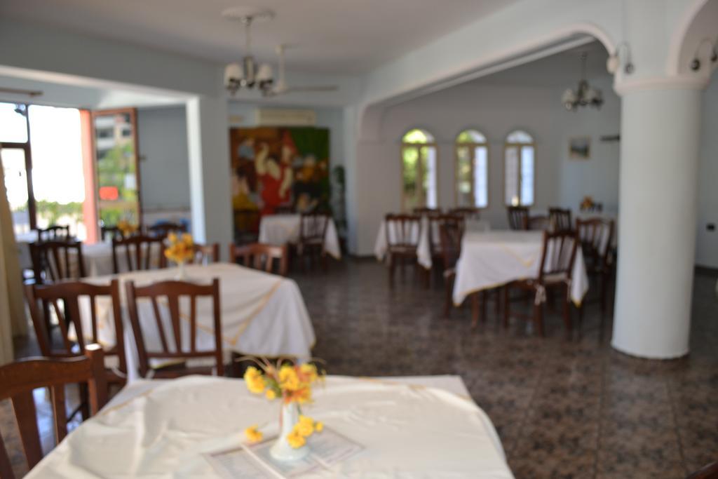 Hotel Alpine Vlorë Екстериор снимка