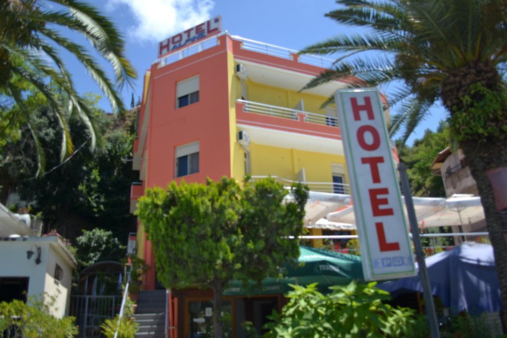Hotel Alpine Vlorë Екстериор снимка