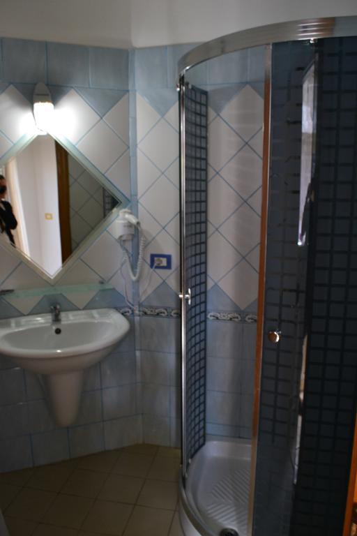 Hotel Alpine Vlorë Стая снимка