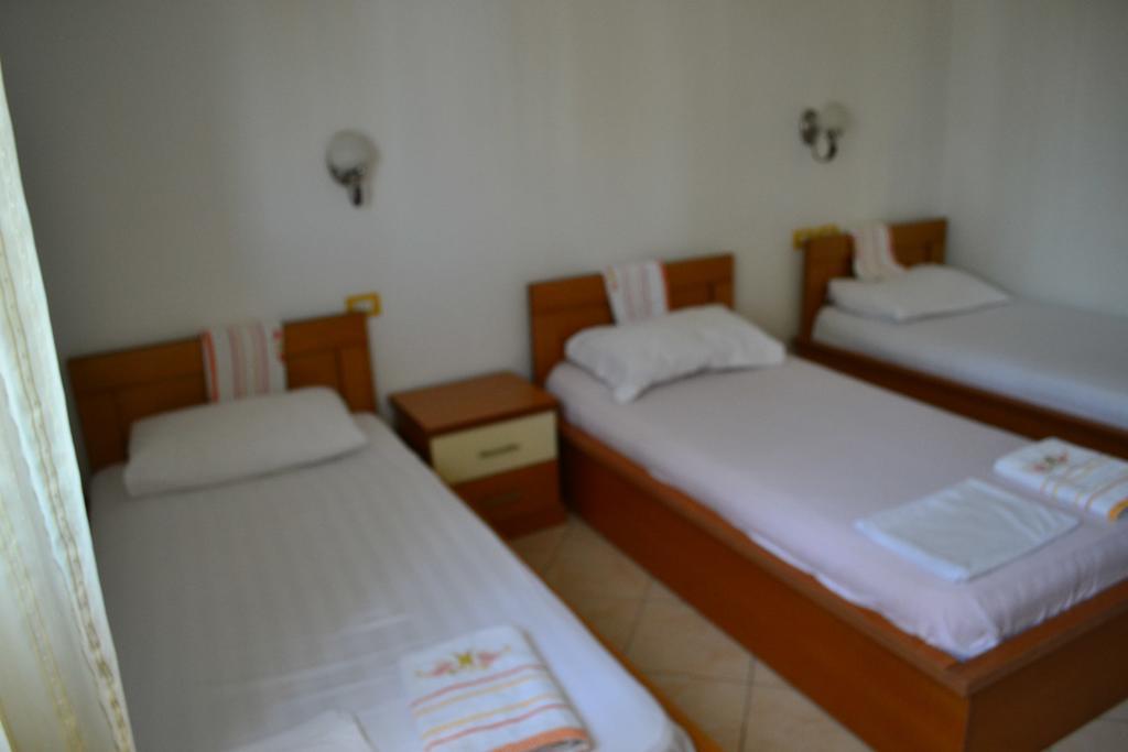 Hotel Alpine Vlorë Стая снимка